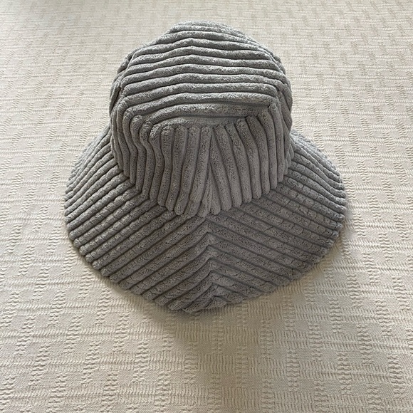 BP NWOT grey corduroy bucket hat. - Picture 2 of 8